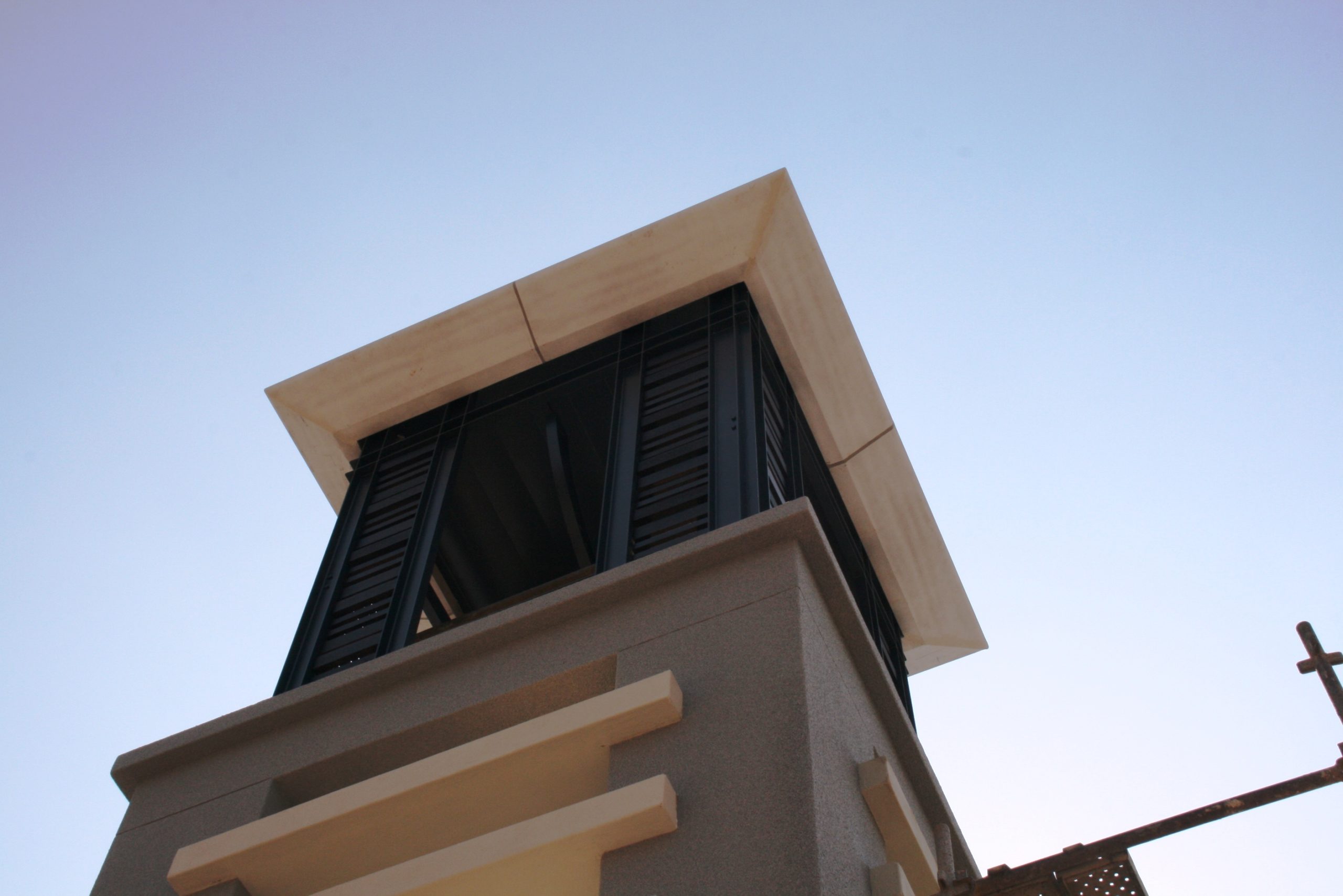 Custom coping from Decolite Grobuild's supplier
