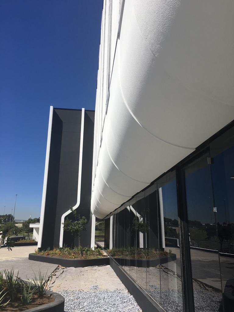 Curved bulkhead by Grobuild supplier Decolite